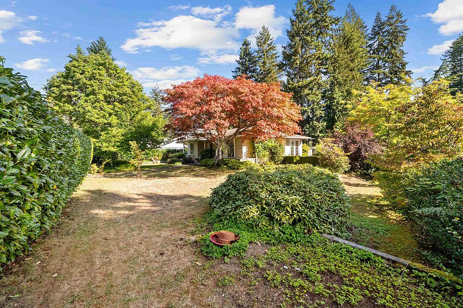 2000 Lloyd Avenue North Vancouver, BC - 27