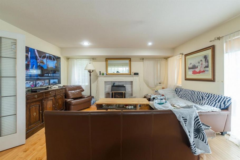 100 E Kensington Road North Vancouver, BC - 4