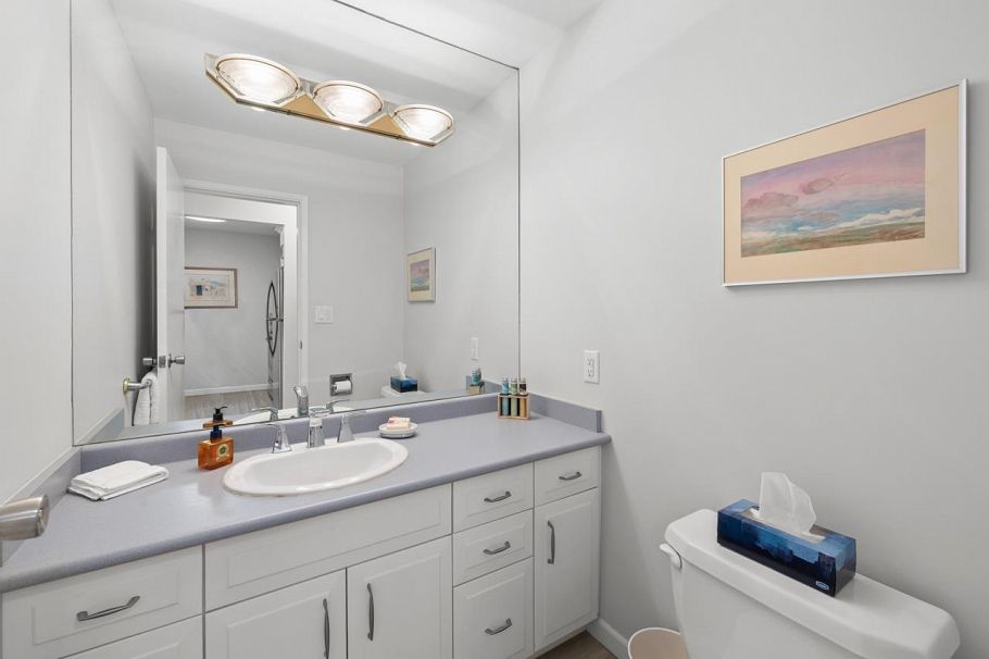 19 220 E 4th Street North Vancouver, BC - 14