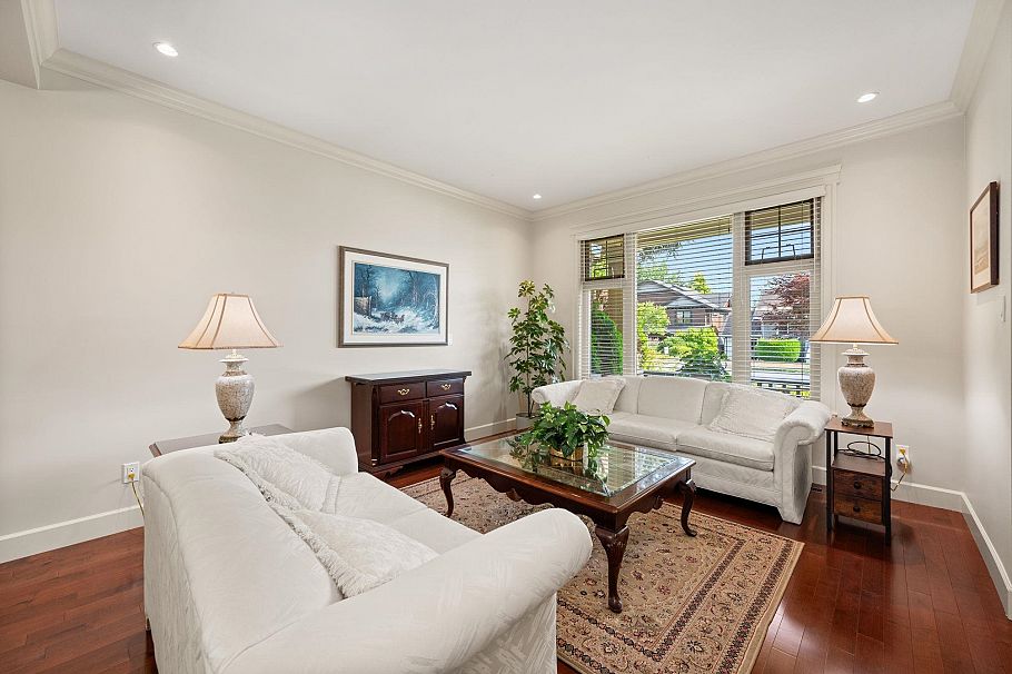 336 E 12th Street North Vancouver, BC - 4