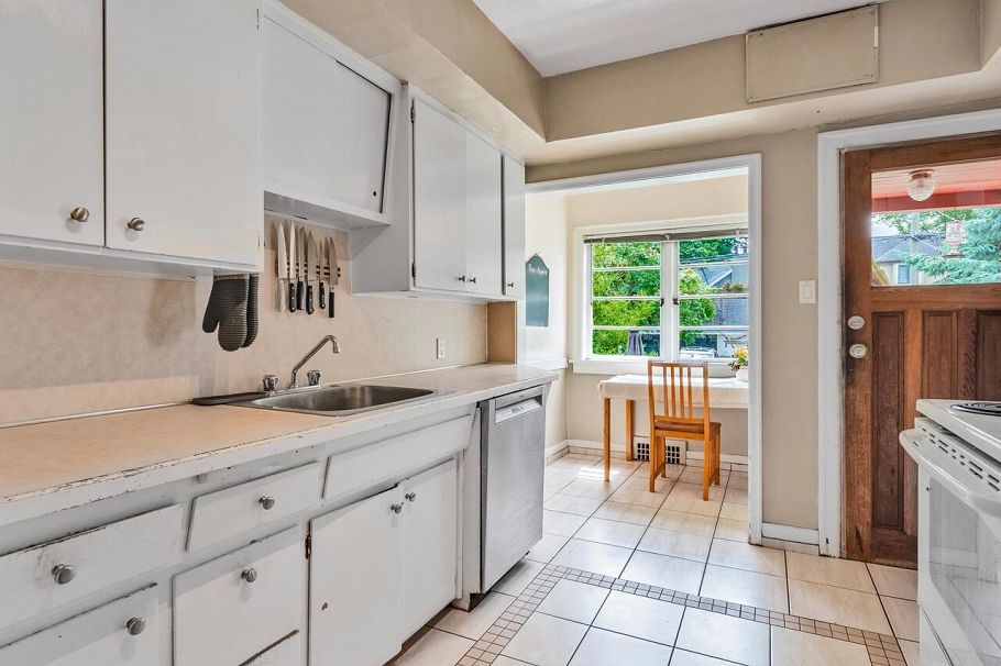 1958 W 12th Avenue Vancouver, BC - 16