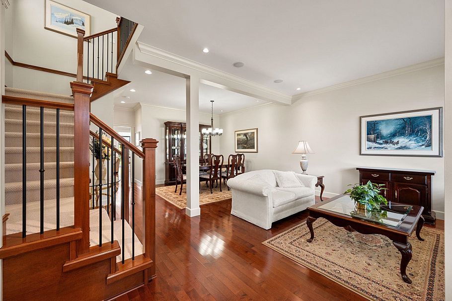 336 E 12th Street North Vancouver, BC - 3