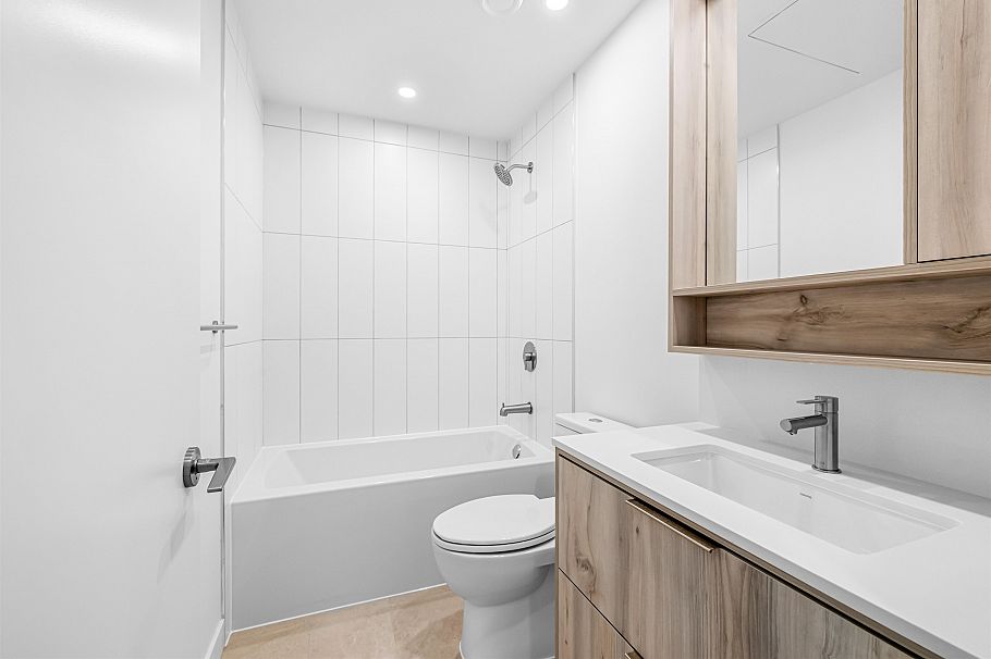 408 3596 Malsum Drive North Vancouver, BC - 24