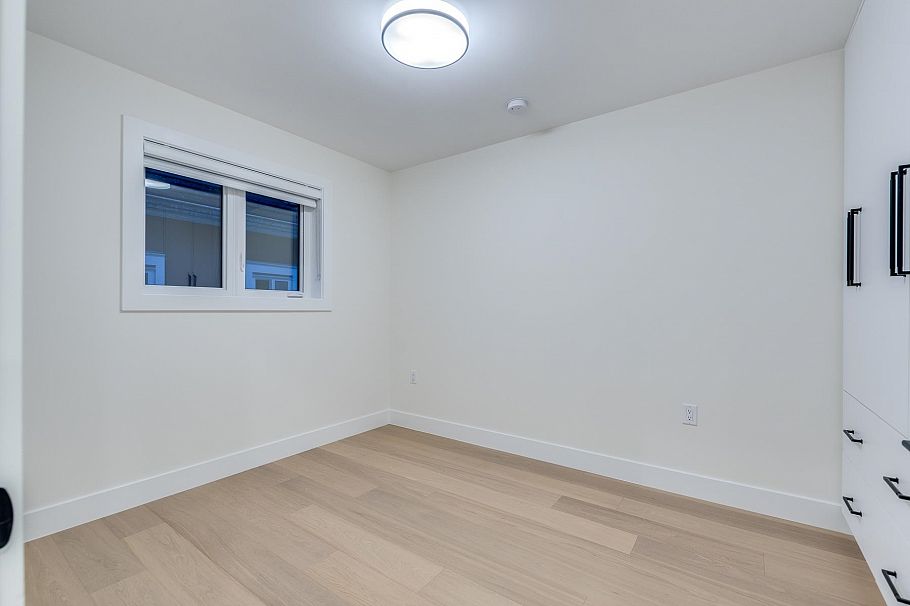 1 5461 Rhodes Street Vancouver, BC - 19