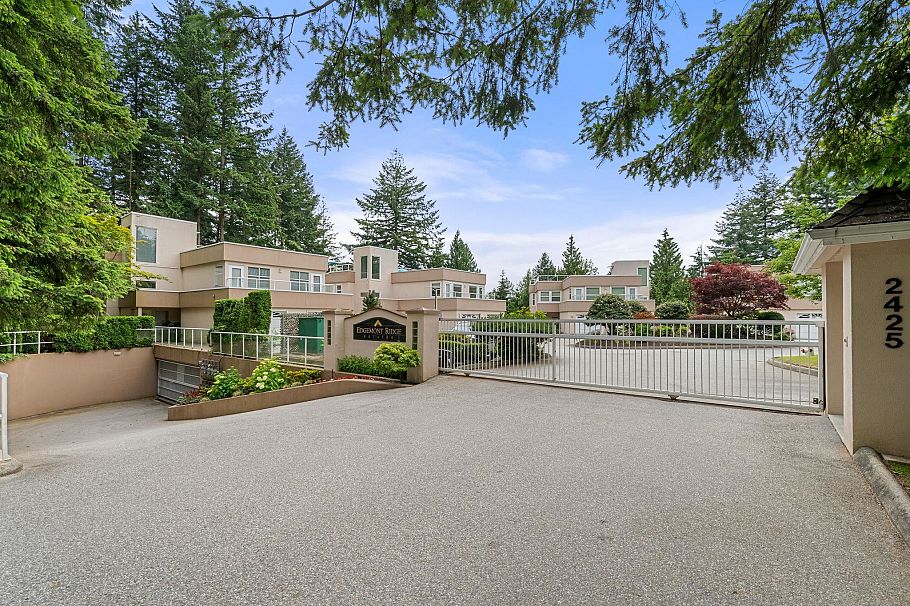 13 2425 Edgemont Boulevard North Vancouver, BC - 1