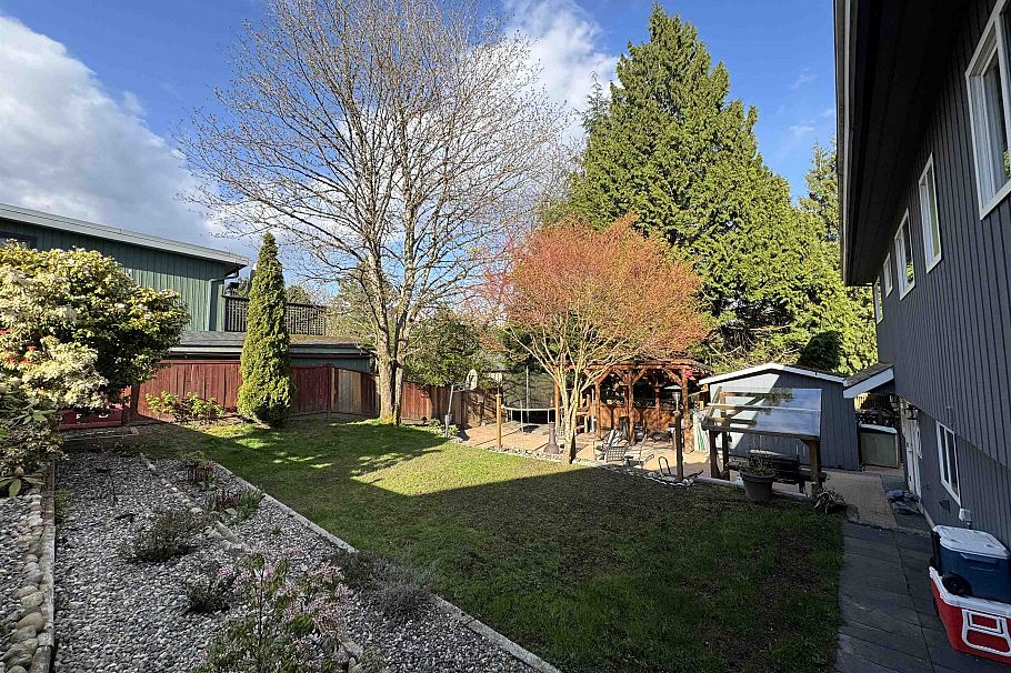 4164 Fairway Place North Vancouver, BC - 25