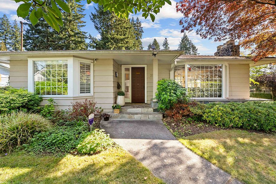 2000 Lloyd Avenue North Vancouver, BC - 5