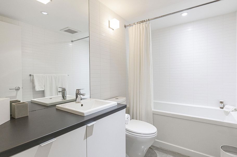 1643 Collingwood Street Vancouver, BC - 30