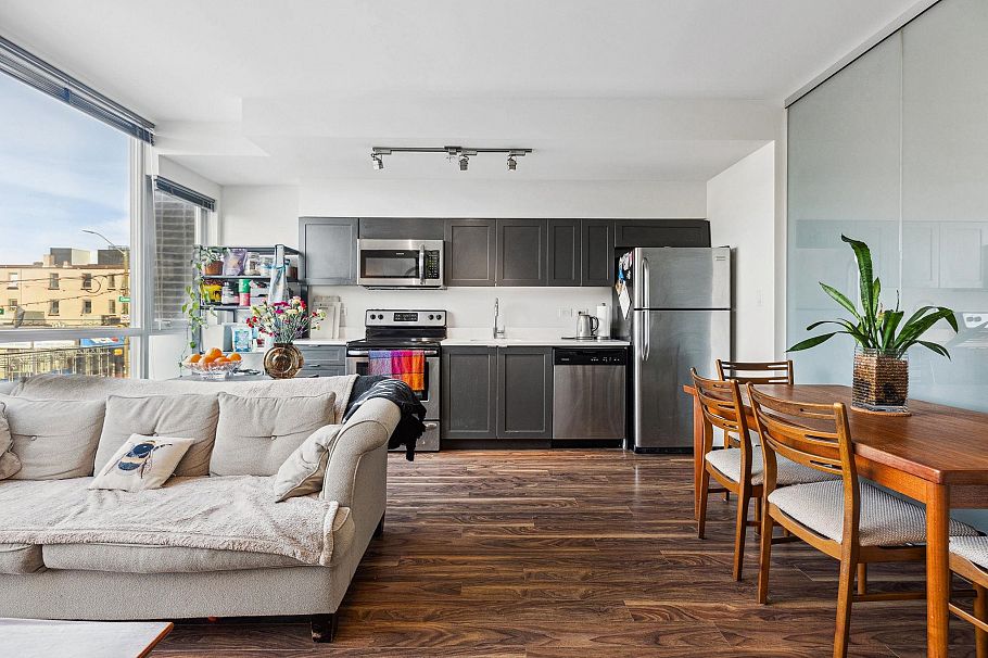 213 2511 Quebec Street Vancouver, BC - 5