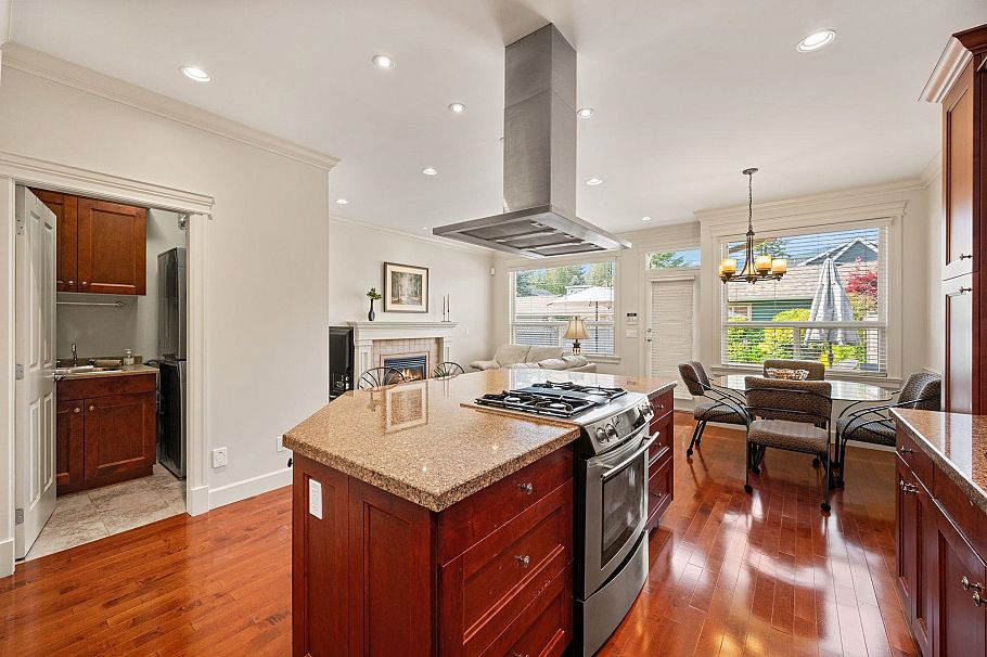 336 E 12th Street North Vancouver, BC - 17