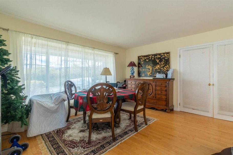 100 E Kensington Road North Vancouver, BC - 5