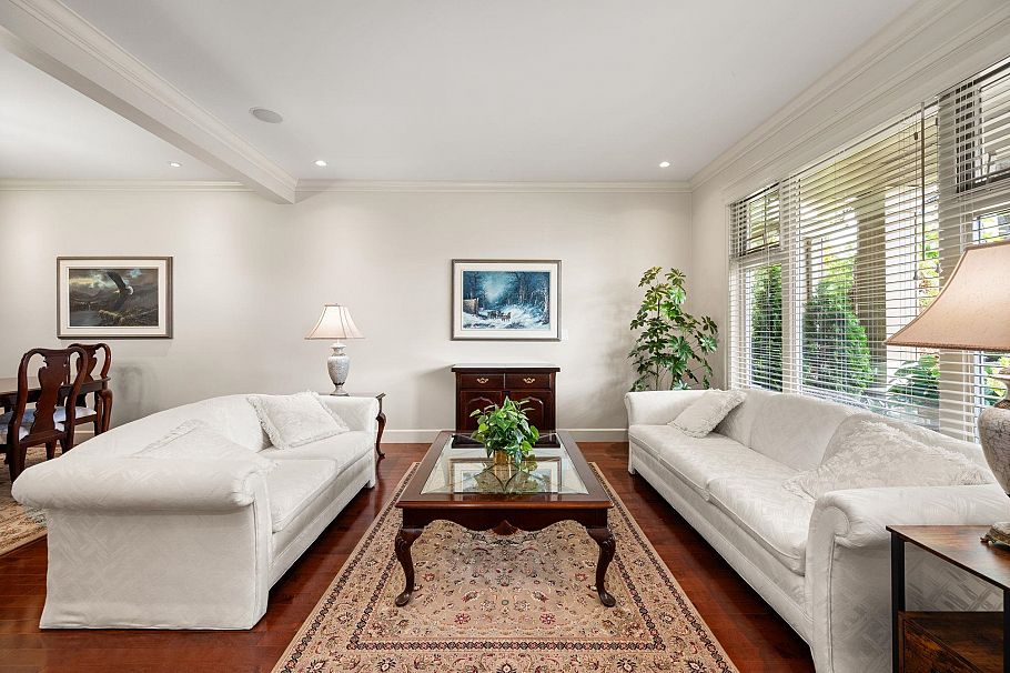 336 E 12th Street North Vancouver, BC - 2