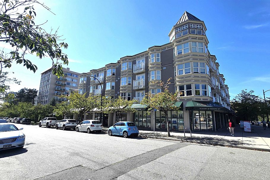 211 5723 Balsam Street Vancouver, BC - 1