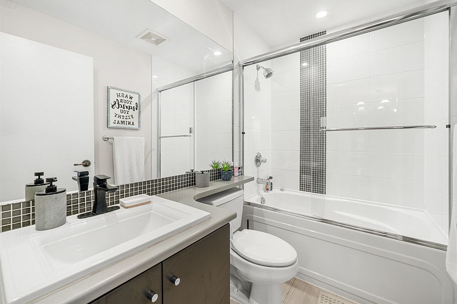 78 728 W 14th Street North Vancouver, BC - 12