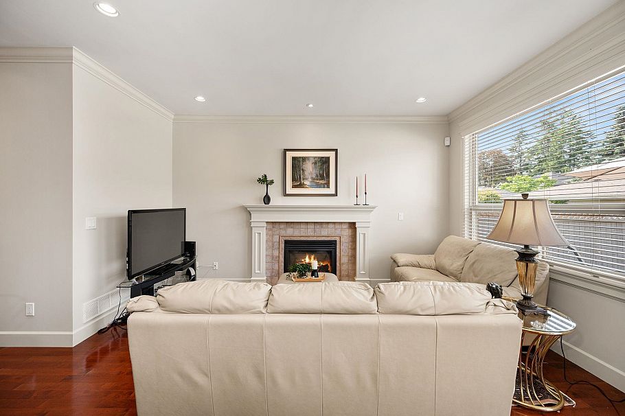 336 E 12th Street North Vancouver, BC - 10