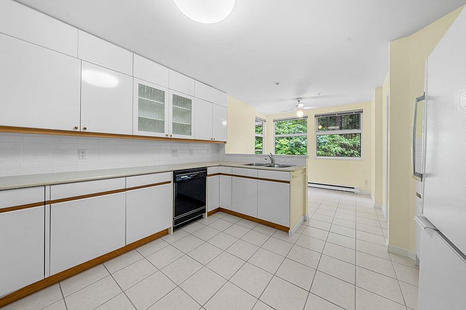 13 2425 Edgemont Boulevard North Vancouver, BC - 16