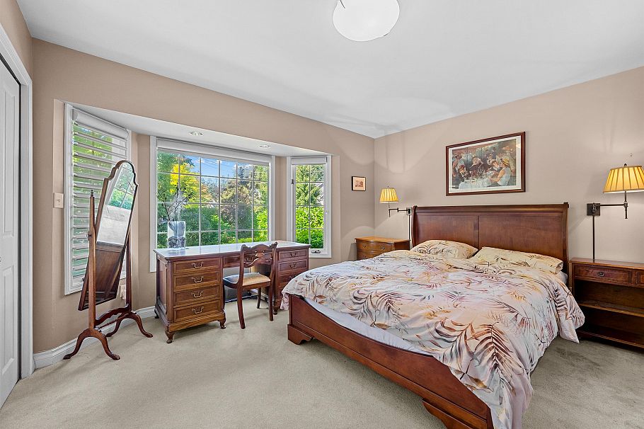 2000 Lloyd Avenue North Vancouver, BC - 14