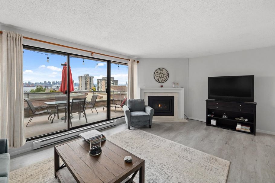 19 220 E 4th Street North Vancouver, BC - 6