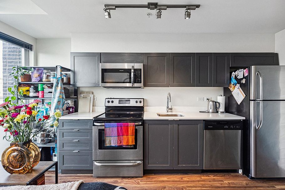 213 2511 Quebec Street Vancouver, BC - 9