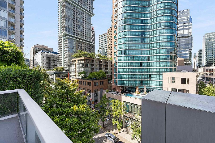 809 833 Homer Street Vancouver, BC - 17
