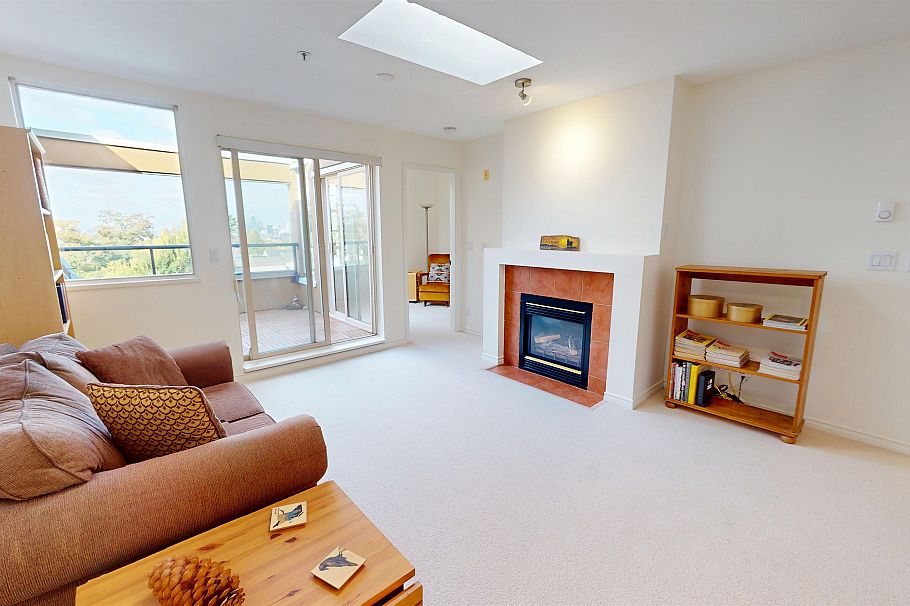 408 1688 E 4th Avenue Vancouver, BC - 5