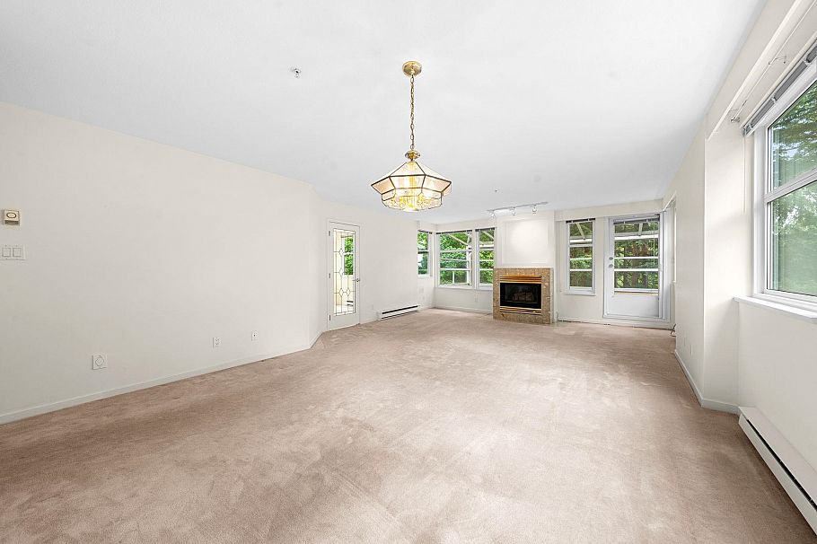 13 2425 Edgemont Boulevard North Vancouver, BC - 2