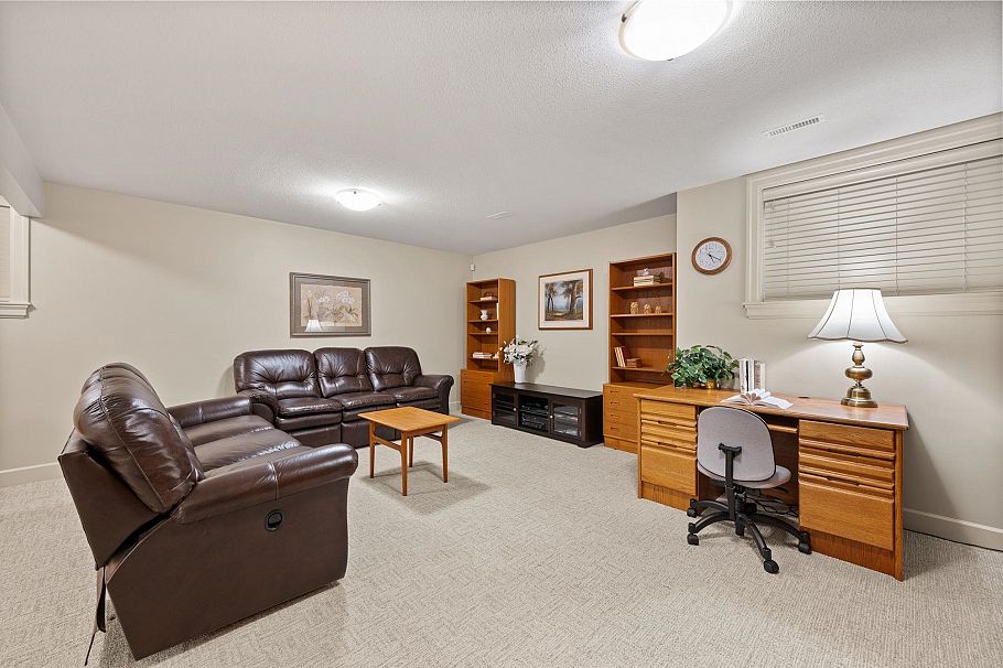 336 E 12th Street North Vancouver, BC - 34