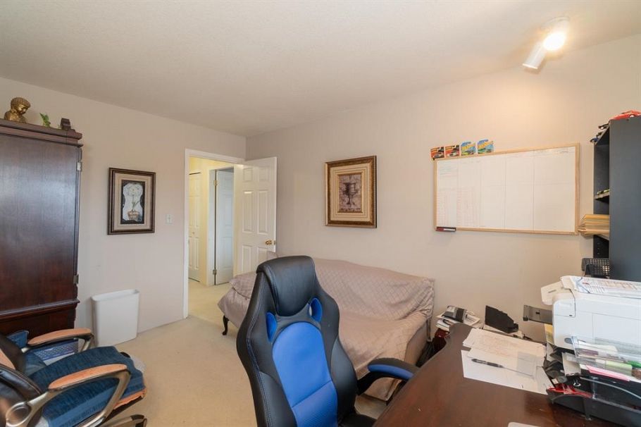 100 E Kensington Road North Vancouver, BC - 16