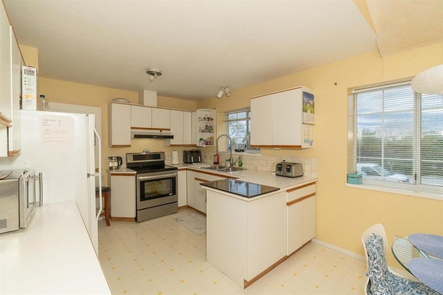 100 E Kensington Road North Vancouver, BC - 7