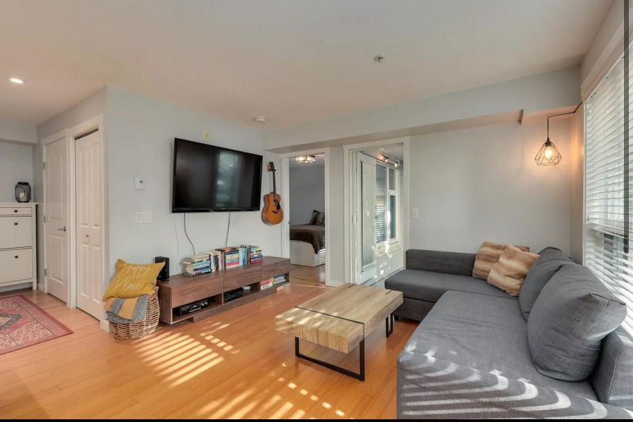 212 3575 Euclid Avenue Vancouver, BC - 3