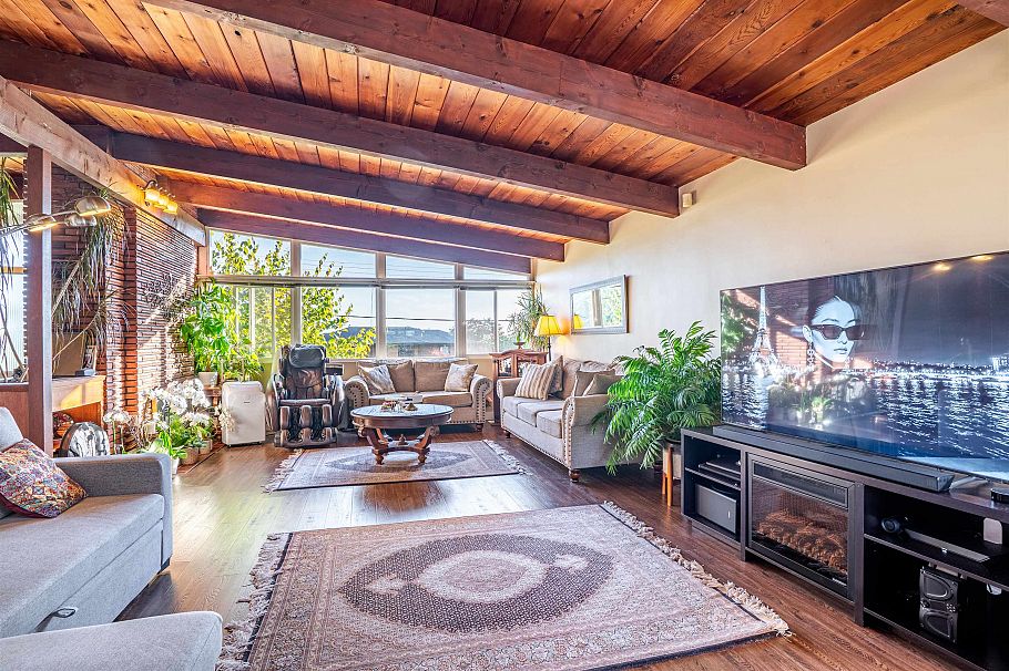 622 Croydon Place North Vancouver, BC - 2