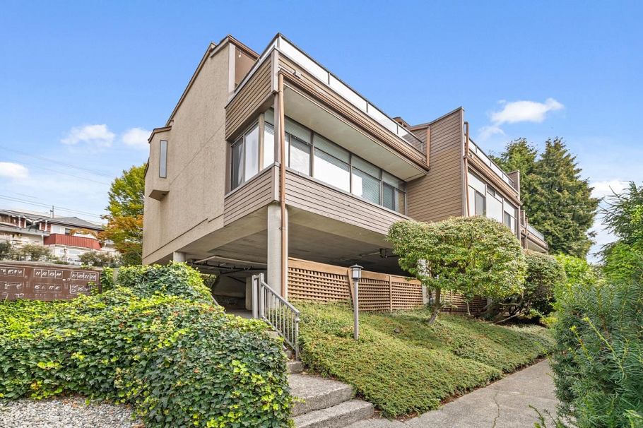 19 220 E 4th Street North Vancouver, BC - 2