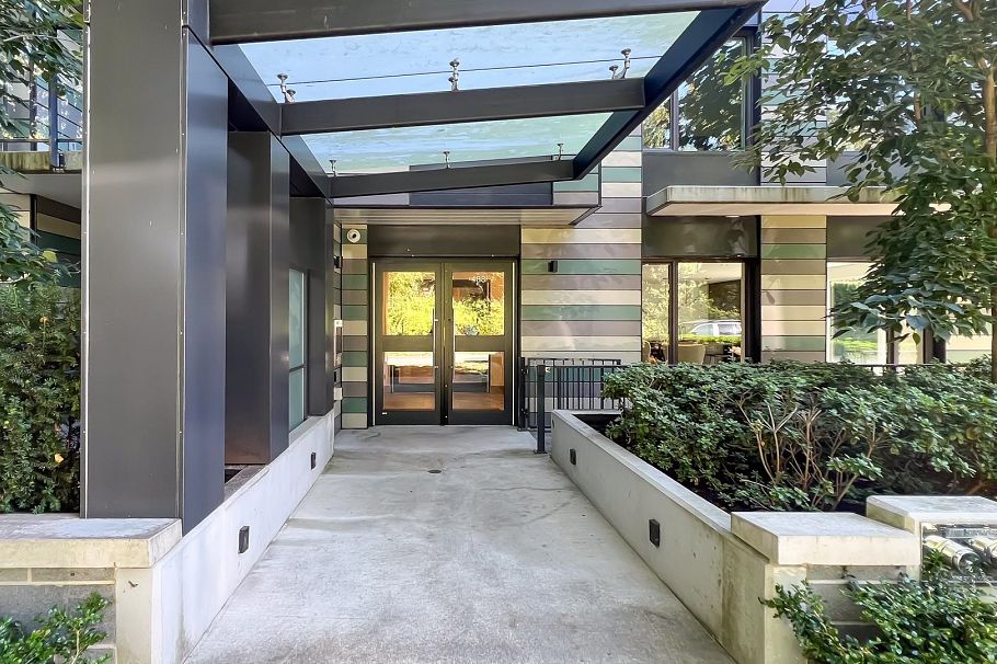 402 488 W 58th Avenue Vancouver, BC - 23