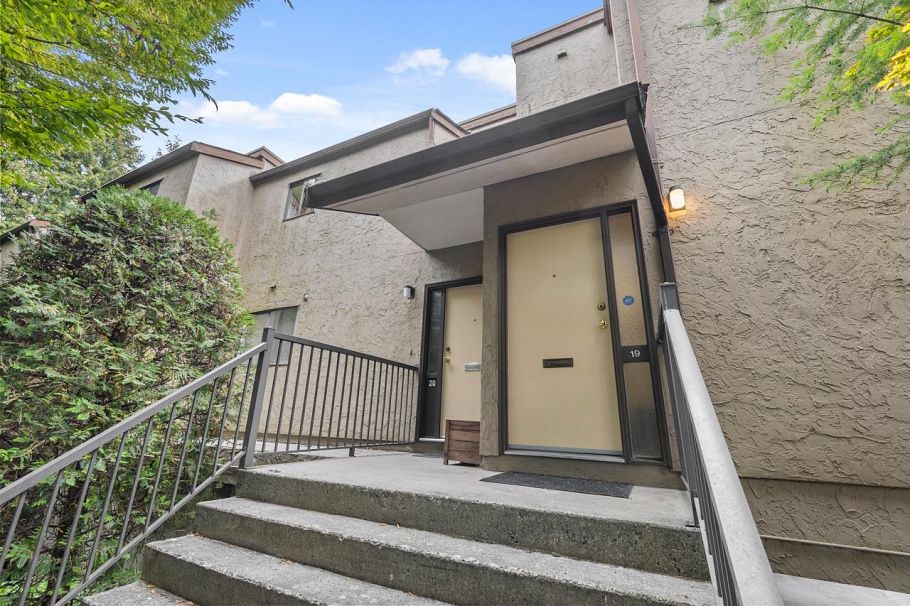 19 220 E 4th Street North Vancouver, BC - 3