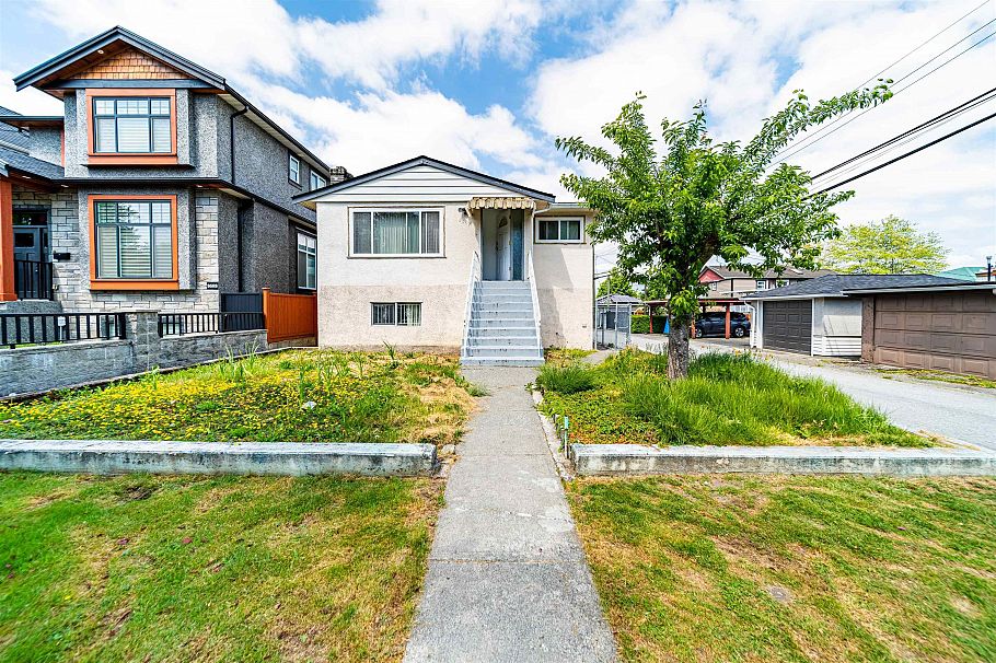 3687 E 26th Avenue Vancouver, BC - 1