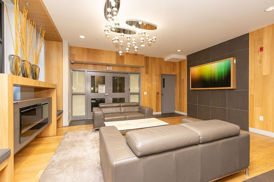 310 733 W 14th Street North Vancouver, BC - 21