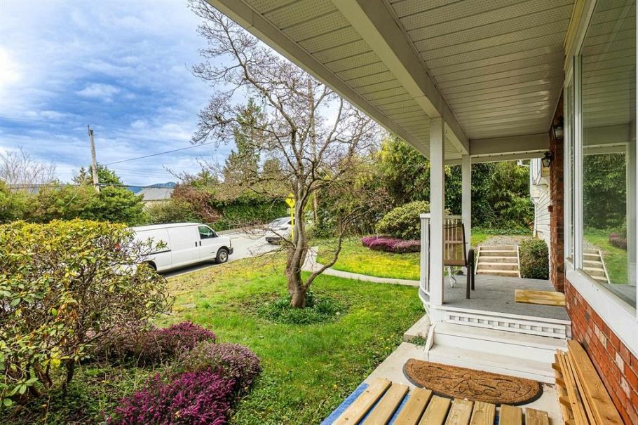 100 E Kensington Road North Vancouver, BC - 26