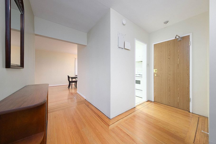 203 1878 Robson Street Vancouver, BC - 3