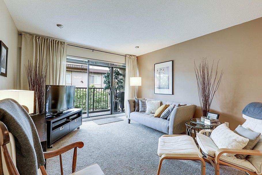 302 330 E 1st Street North Vancouver, BC - 2