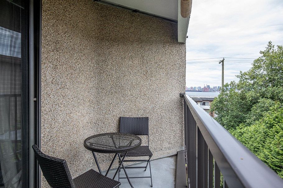 302 330 E 1st Street North Vancouver, BC - 18