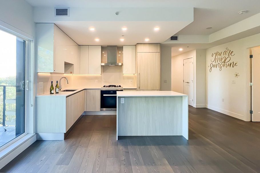 402 488 W 58th Avenue Vancouver, BC - 1