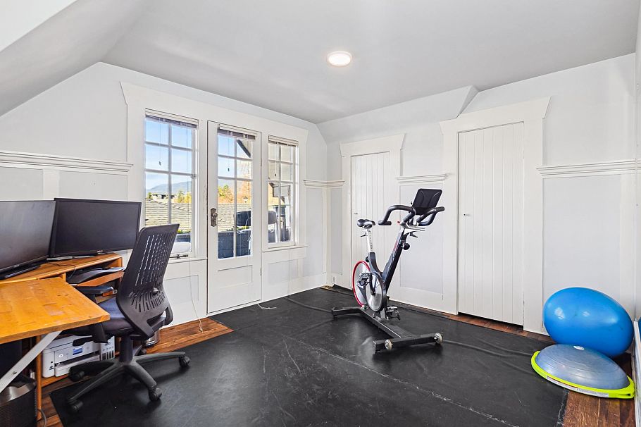 341 W 22nd Street North Vancouver, BC - 26