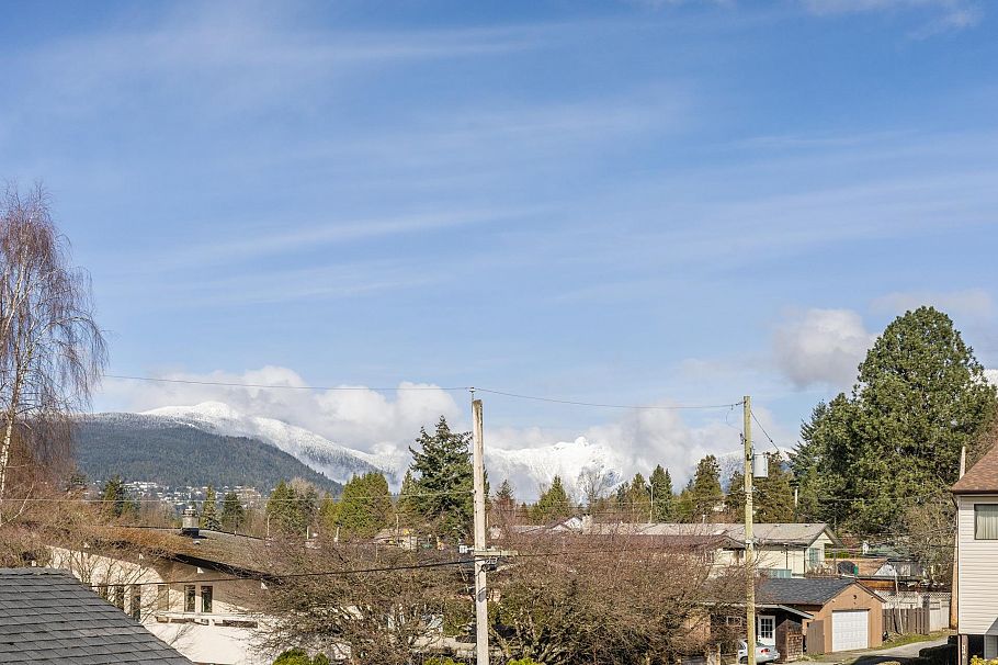 341 W 22nd Street North Vancouver, BC - 29