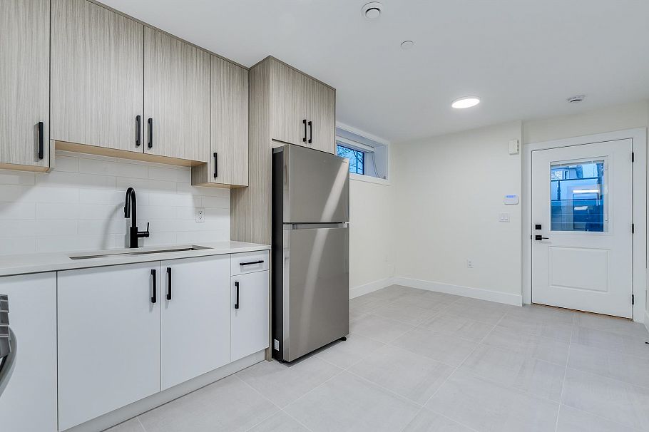 1 5461 Rhodes Street Vancouver, BC - 24