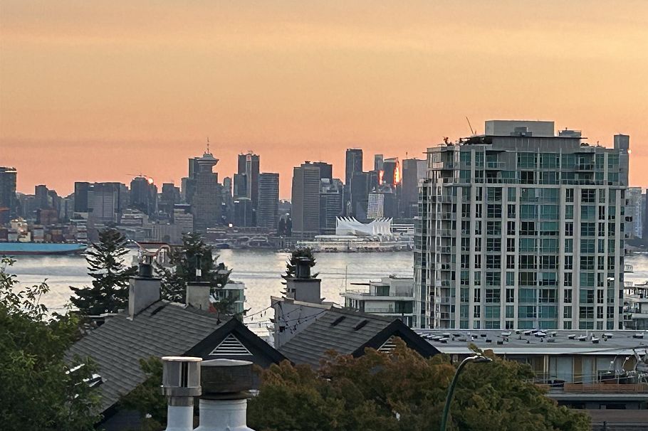 19 220 E 4th Street North Vancouver, BC - 27