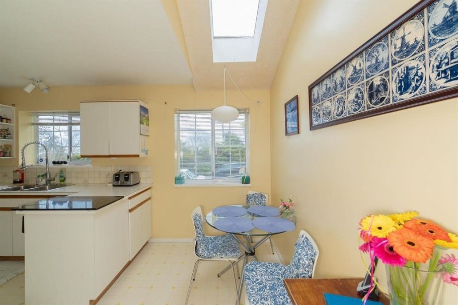 100 E Kensington Road North Vancouver, BC - 9