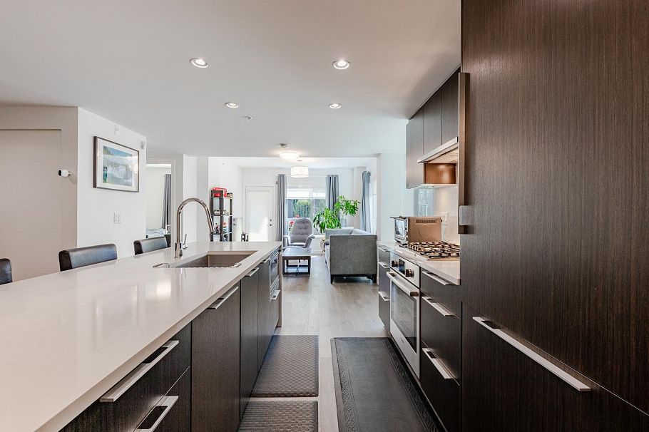 104 7828 Granville Street Vancouver, BC - 8