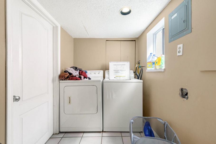 2641 E 7th Avenue Vancouver, BC - 17