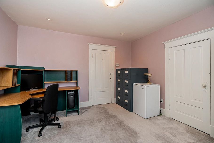 22 E 18th Avenue Vancouver, BC - 22