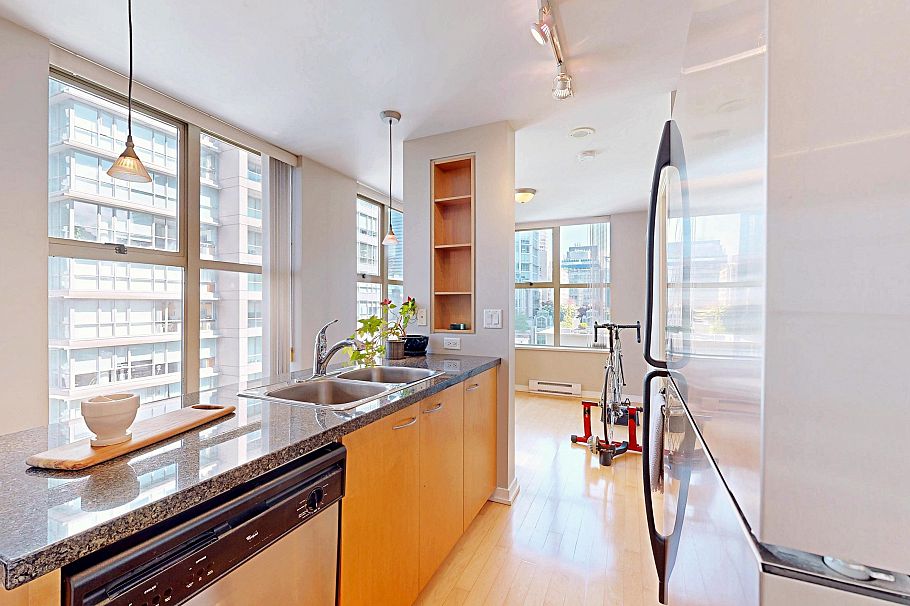 1003 969 Richards Street Vancouver, BC - 5